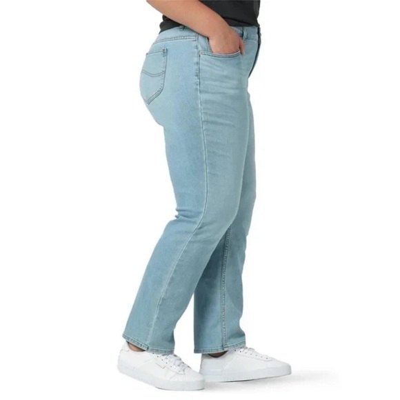 Lee Women's Plus Midrise Relaxed Fit Straight Leg Jean, Size 24WM(Medium), Blue - Picture 4 of 5